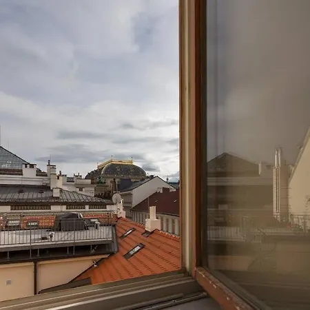 Spectacular Views Guaranteed With A/C! * Prága